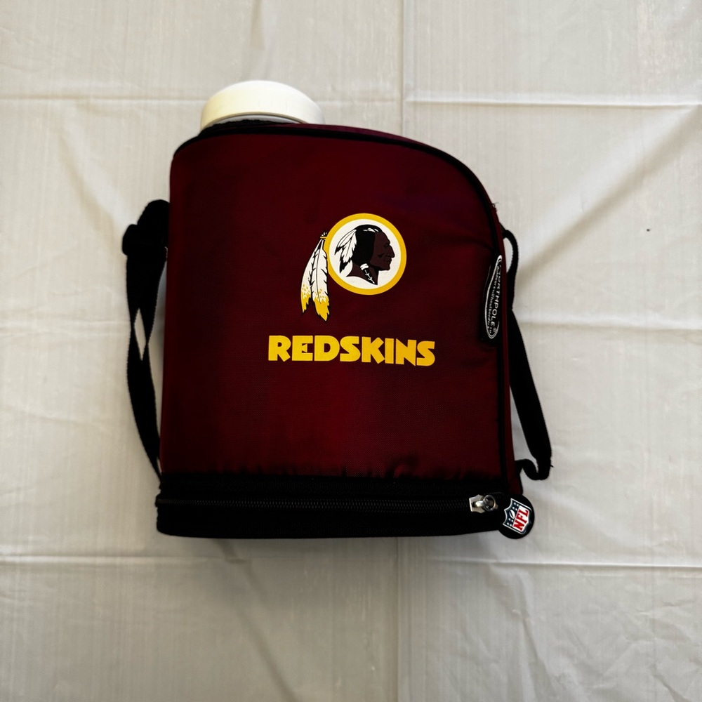 WASHINGTON REDSKINS 4 QUART  BEVERAGE CONTAINER WITH FLIP TOP AND SLEEVE